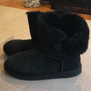 UGG Bailey Button